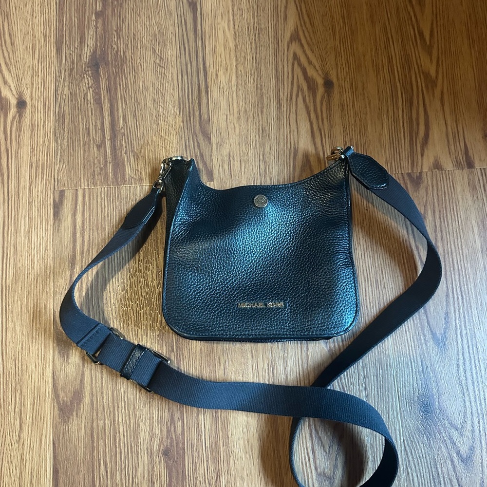 Micheal kors cross body